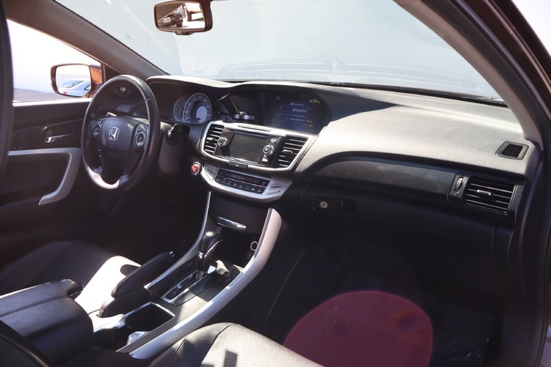 Honda Accord Coupe Vehicle Full-screen Gallery Image 18