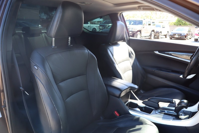 Honda Accord Coupe Vehicle Full-screen Gallery Image 19