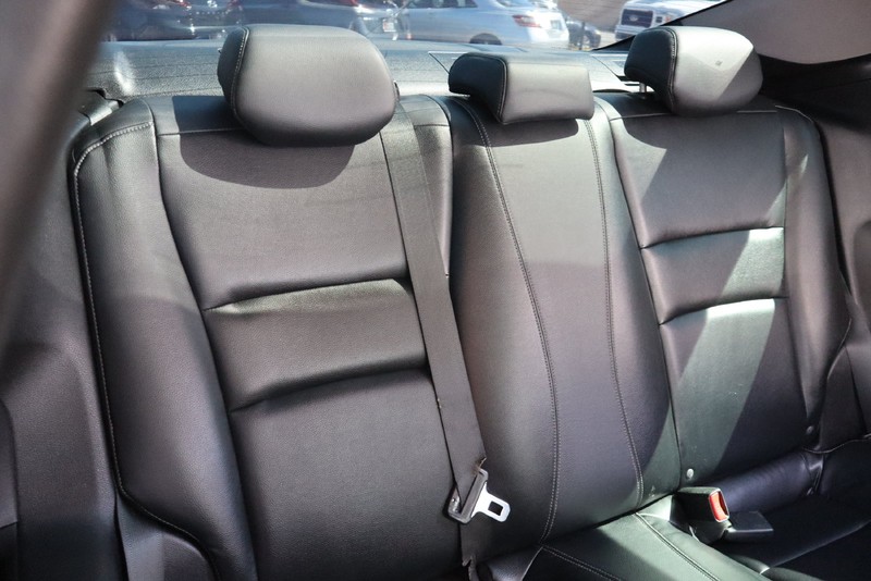 Honda Accord Coupe Vehicle Full-screen Gallery Image 20