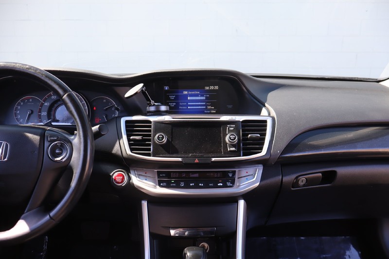 Honda Accord Coupe Vehicle Full-screen Gallery Image 21
