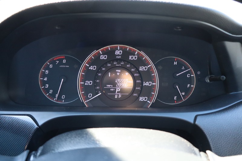 Honda Accord Coupe Vehicle Full-screen Gallery Image 22