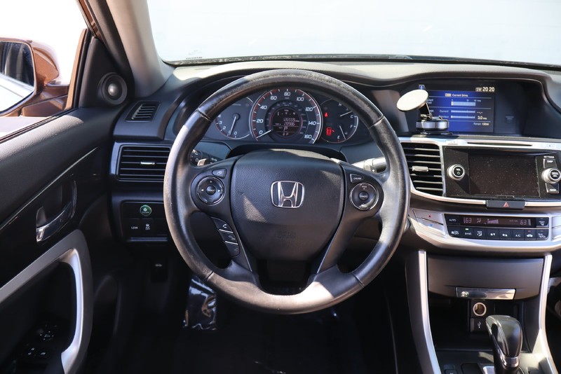 Honda Accord Coupe Vehicle Full-screen Gallery Image 23