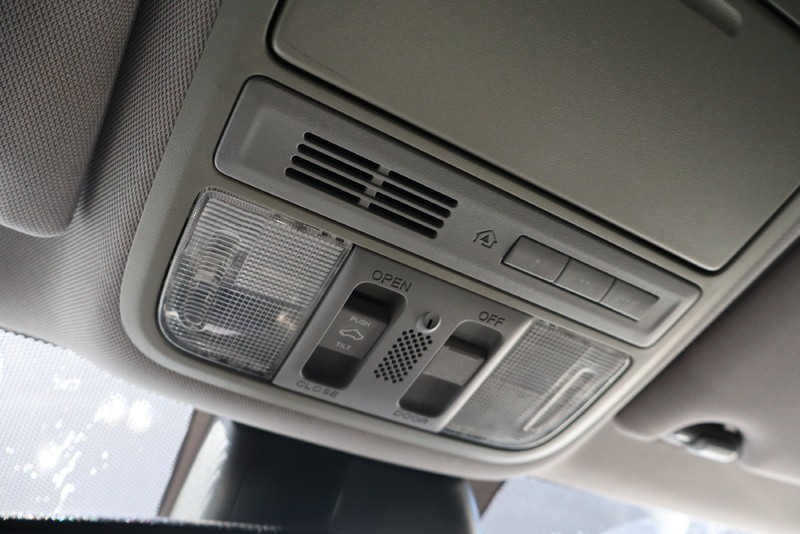Honda Accord Coupe Vehicle Full-screen Gallery Image 28