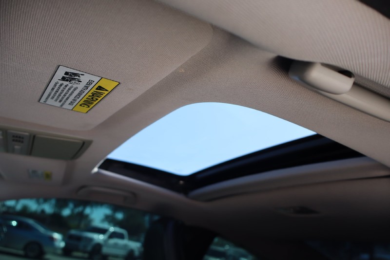 Honda Accord Coupe Vehicle Full-screen Gallery Image 29