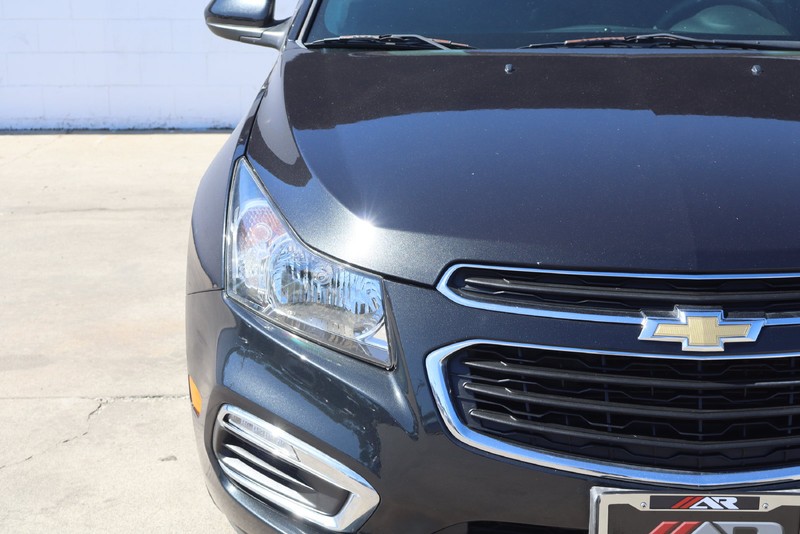 Chevrolet Cruze Limited Vehicle Full-screen Gallery Image 03