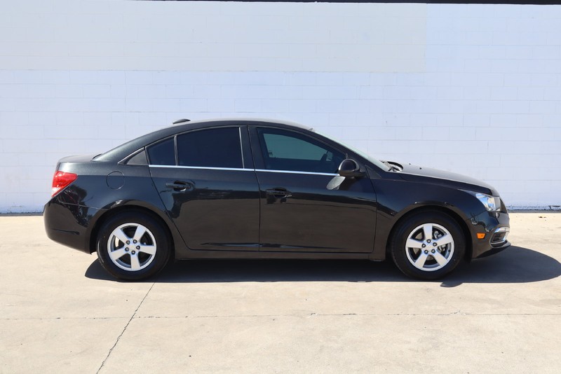 Chevrolet Cruze Limited Vehicle Full-screen Gallery Image 04