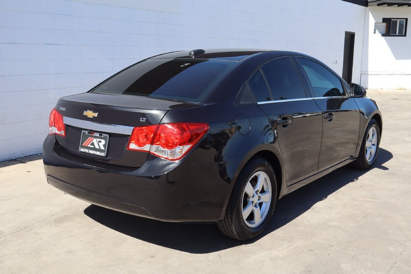Chevrolet Cruze Limited Vehicle Full-screen Gallery Image 05