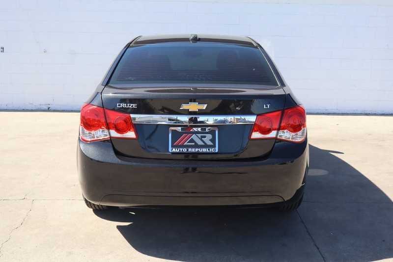 Chevrolet Cruze Limited Vehicle Full-screen Gallery Image 06