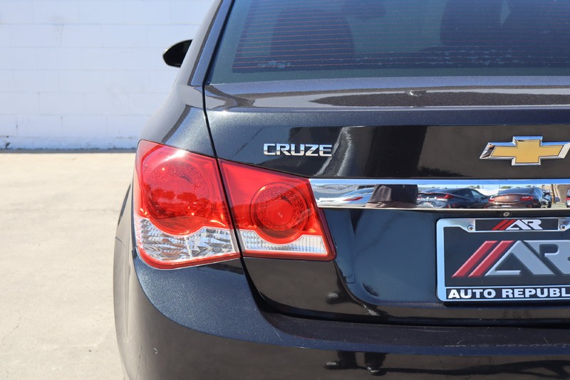 Chevrolet Cruze Limited Vehicle Full-screen Gallery Image 07