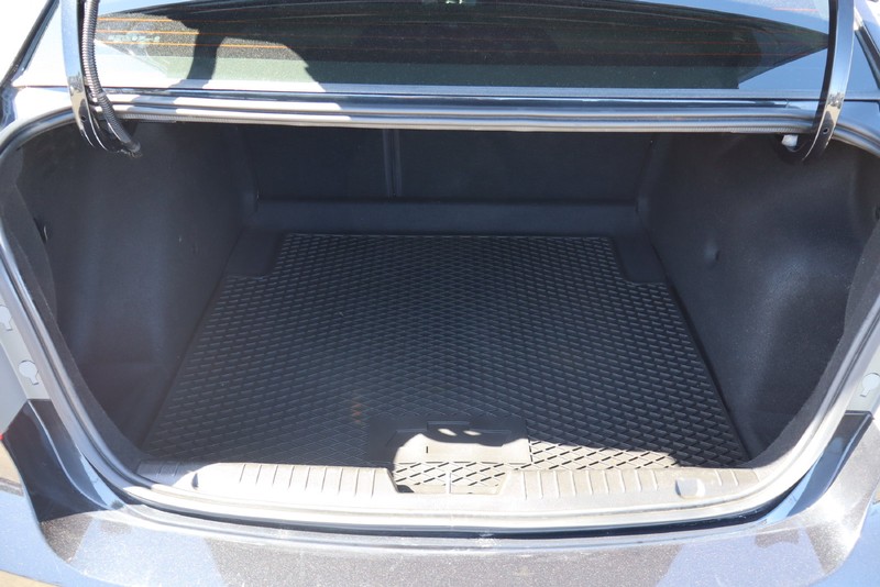Chevrolet Cruze Limited Vehicle Full-screen Gallery Image 08