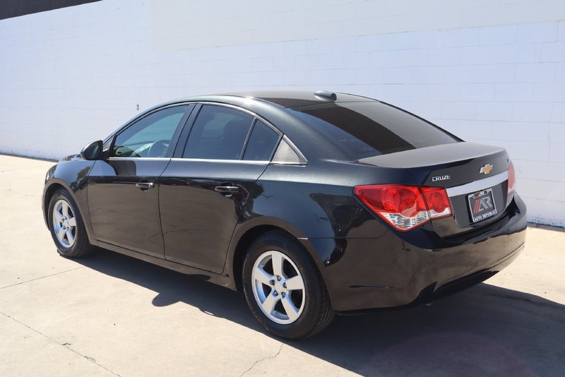 Chevrolet Cruze Limited Vehicle Full-screen Gallery Image 09