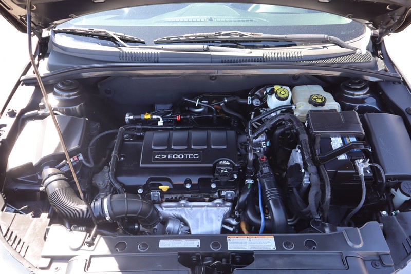 Chevrolet Cruze Limited Vehicle Full-screen Gallery Image 12