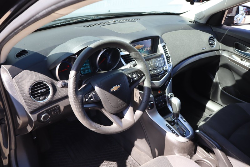 Chevrolet Cruze Limited Vehicle Full-screen Gallery Image 15