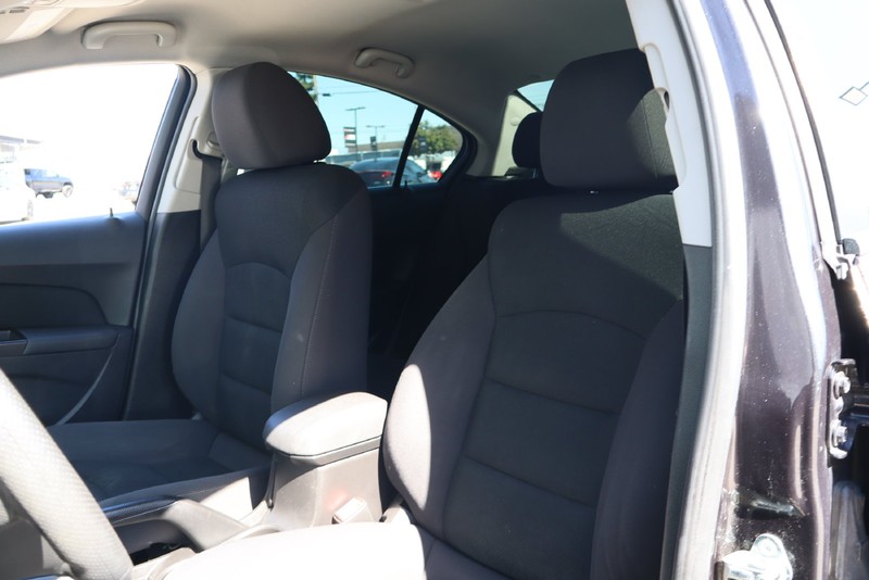 Chevrolet Cruze Limited Vehicle Full-screen Gallery Image 16