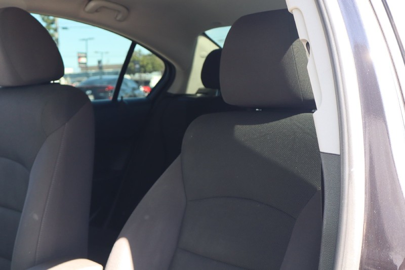 Chevrolet Cruze Limited Vehicle Full-screen Gallery Image 17