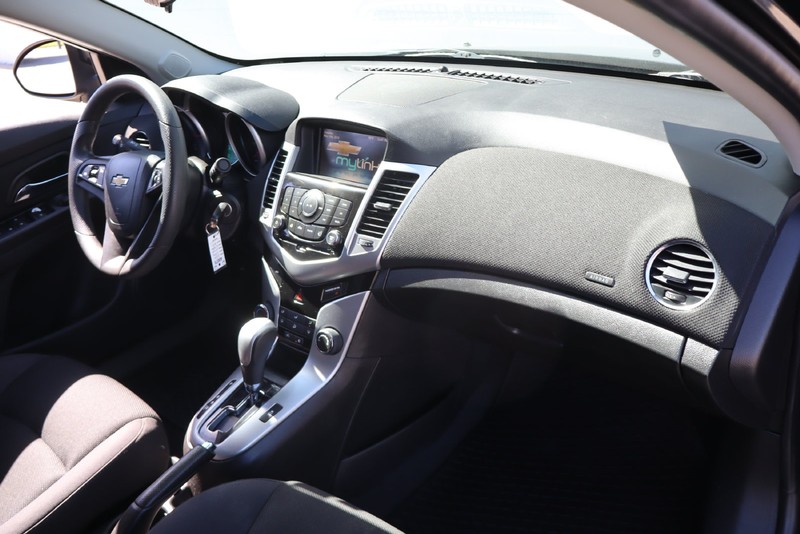Chevrolet Cruze Limited Vehicle Full-screen Gallery Image 18