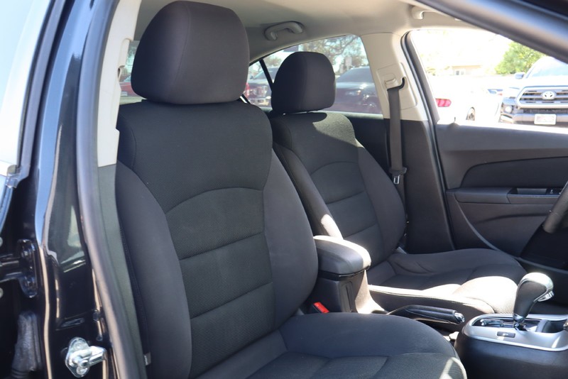 Chevrolet Cruze Limited Vehicle Full-screen Gallery Image 19