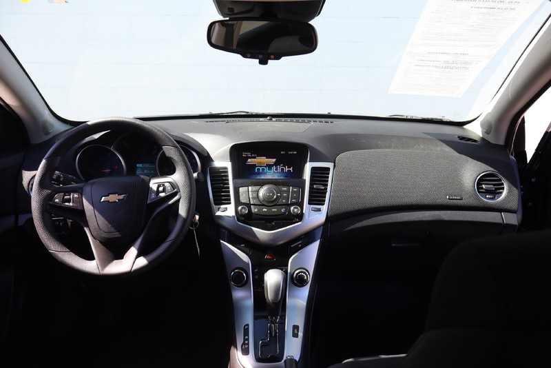 Chevrolet Cruze Limited Vehicle Full-screen Gallery Image 21