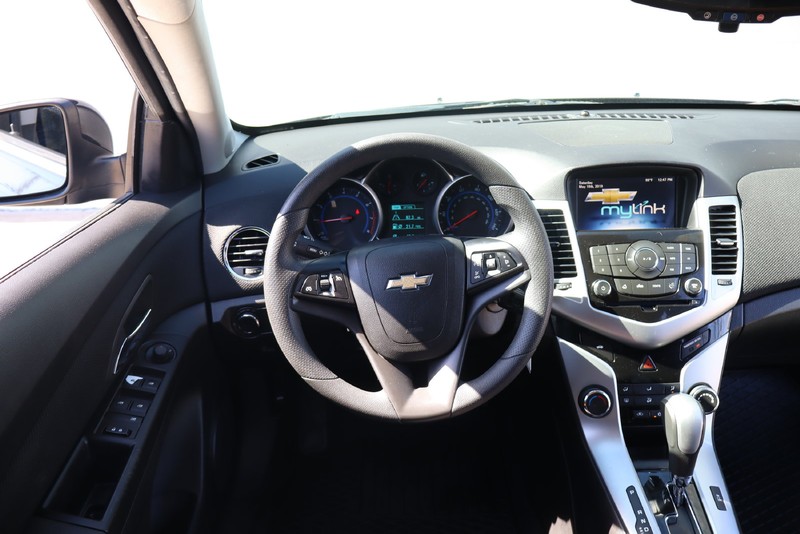 Chevrolet Cruze Limited Vehicle Full-screen Gallery Image 23