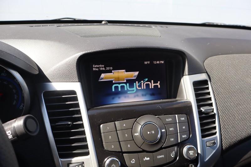 Chevrolet Cruze Limited Vehicle Full-screen Gallery Image 25