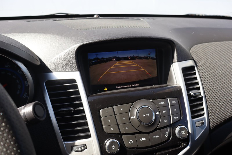 Chevrolet Cruze Limited Vehicle Full-screen Gallery Image 26
