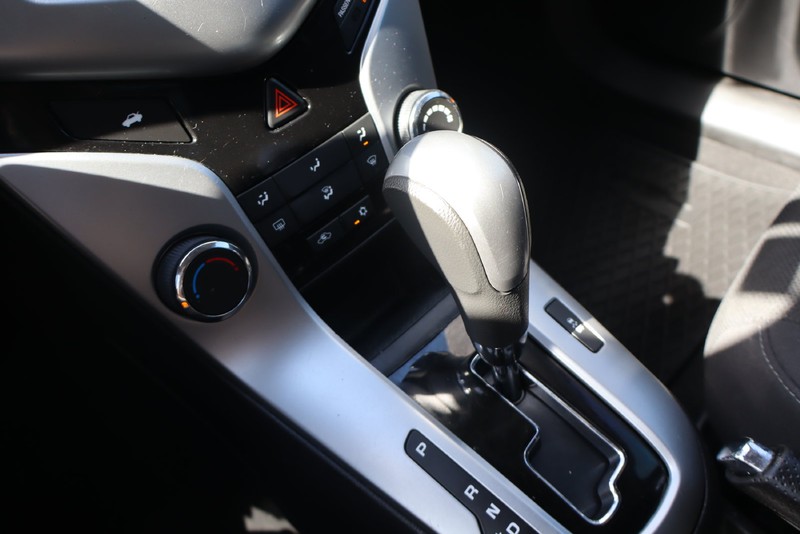 Chevrolet Cruze Limited Vehicle Full-screen Gallery Image 27