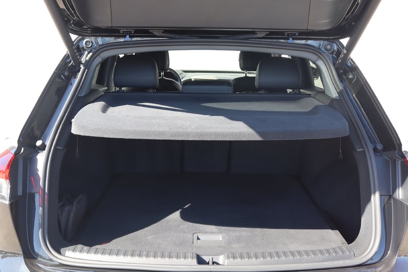 Audi Q4 e-tron Vehicle Full-screen Gallery Image 08