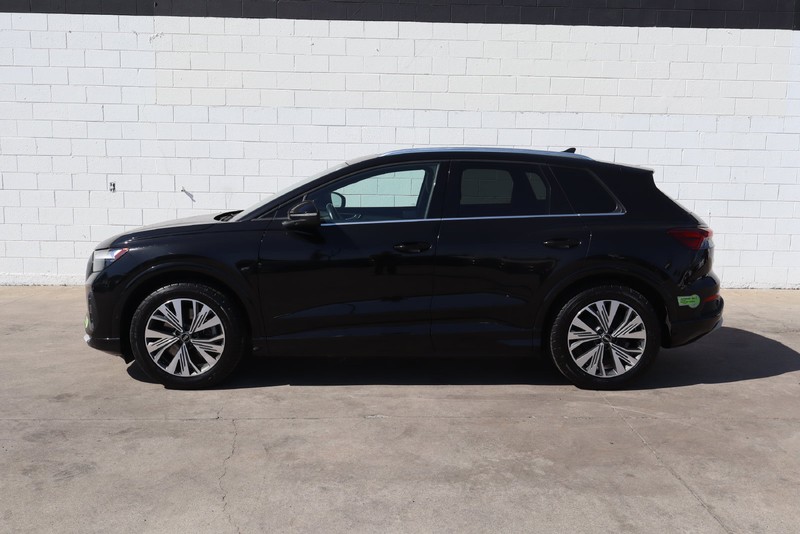 Audi Q4 e-tron Vehicle Full-screen Gallery Image 11