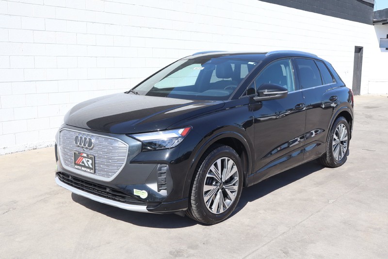 Audi Q4 e-tron Vehicle Full-screen Gallery Image 12