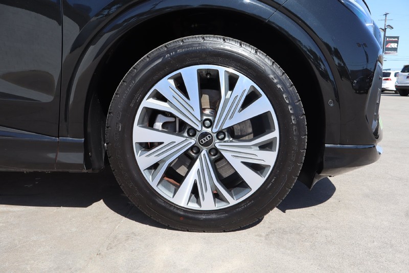 Audi Q4 e-tron Vehicle Full-screen Gallery Image 13