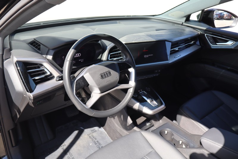 Audi Q4 e-tron Vehicle Full-screen Gallery Image 15