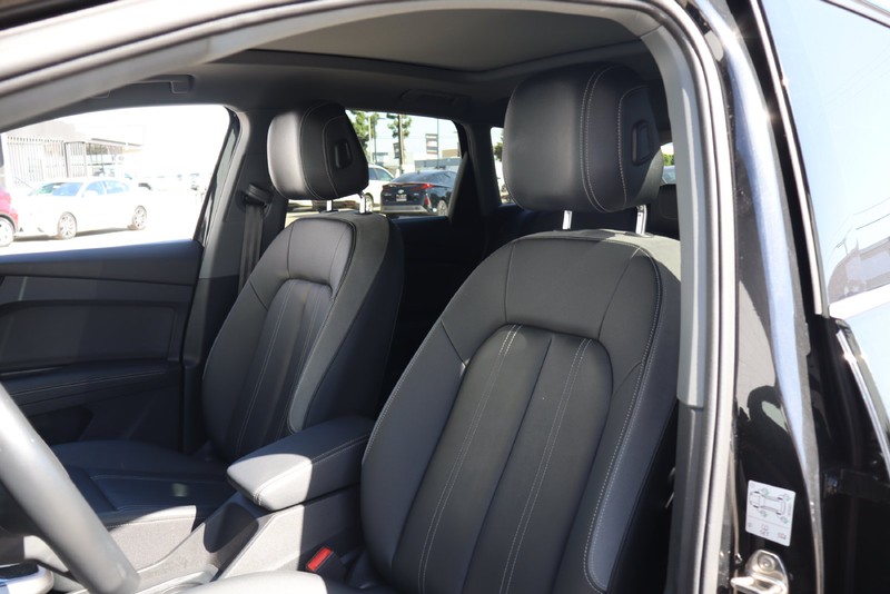 Audi Q4 e-tron Vehicle Full-screen Gallery Image 16