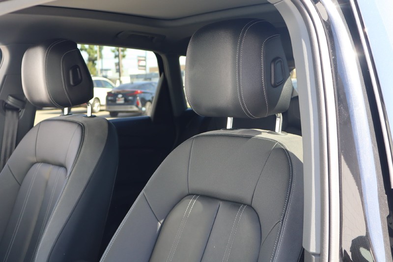 Audi Q4 e-tron Vehicle Full-screen Gallery Image 17