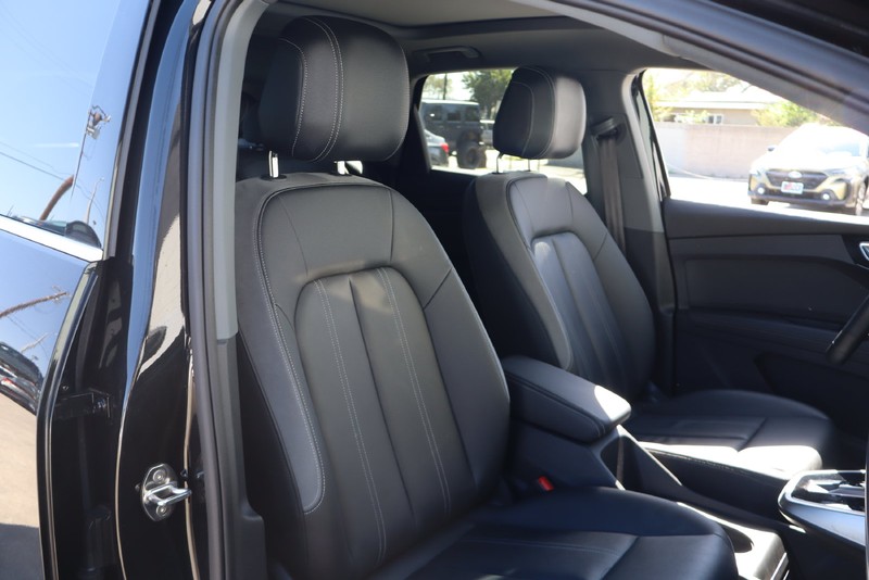 Audi Q4 e-tron Vehicle Full-screen Gallery Image 19