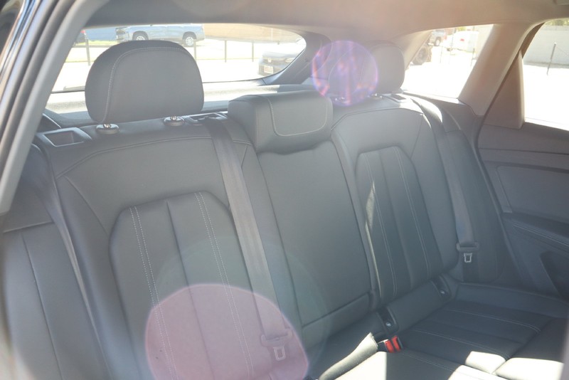 Audi Q4 e-tron Vehicle Full-screen Gallery Image 20