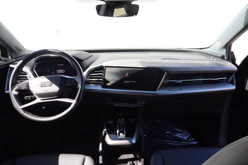 Audi Q4 e-tron Vehicle Full-screen Gallery Image 21