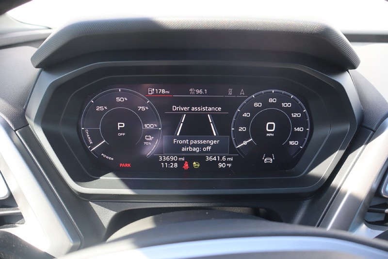 Audi Q4 e-tron Vehicle Full-screen Gallery Image 22