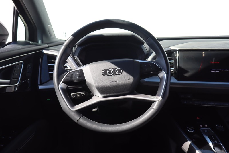 Audi Q4 e-tron Vehicle Full-screen Gallery Image 23