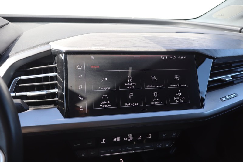Audi Q4 e-tron Vehicle Full-screen Gallery Image 25