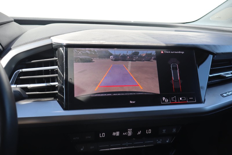 Audi Q4 e-tron Vehicle Full-screen Gallery Image 26
