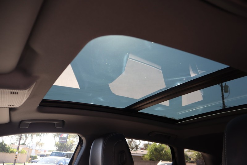 Audi Q4 e-tron Vehicle Full-screen Gallery Image 28