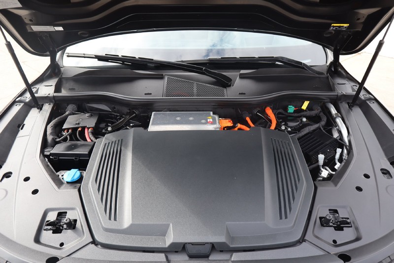 Audi e-tron Vehicle Full-screen Gallery Image 13