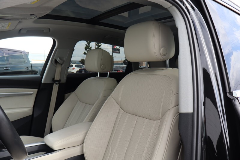 Audi e-tron Vehicle Full-screen Gallery Image 17