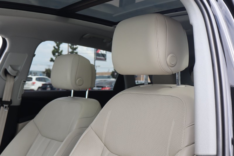 Audi e-tron Vehicle Full-screen Gallery Image 18