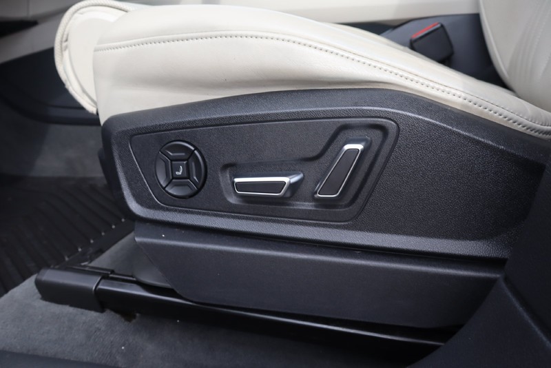 Audi e-tron Vehicle Full-screen Gallery Image 19