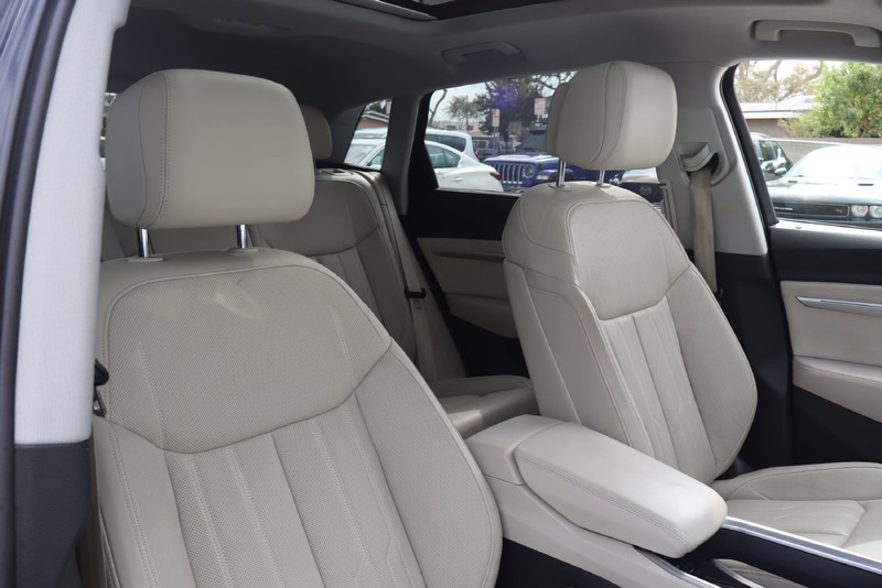 Audi e-tron Vehicle Full-screen Gallery Image 21