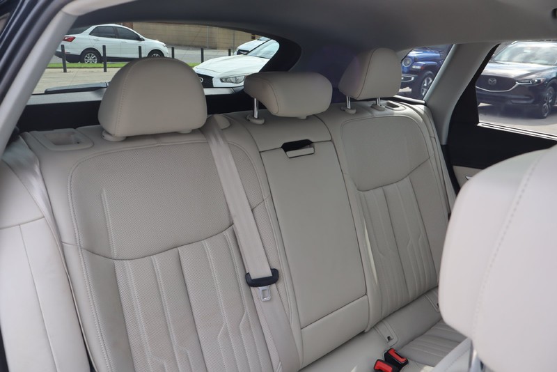 Audi e-tron Vehicle Full-screen Gallery Image 22