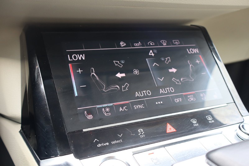 Audi e-tron Vehicle Full-screen Gallery Image 29