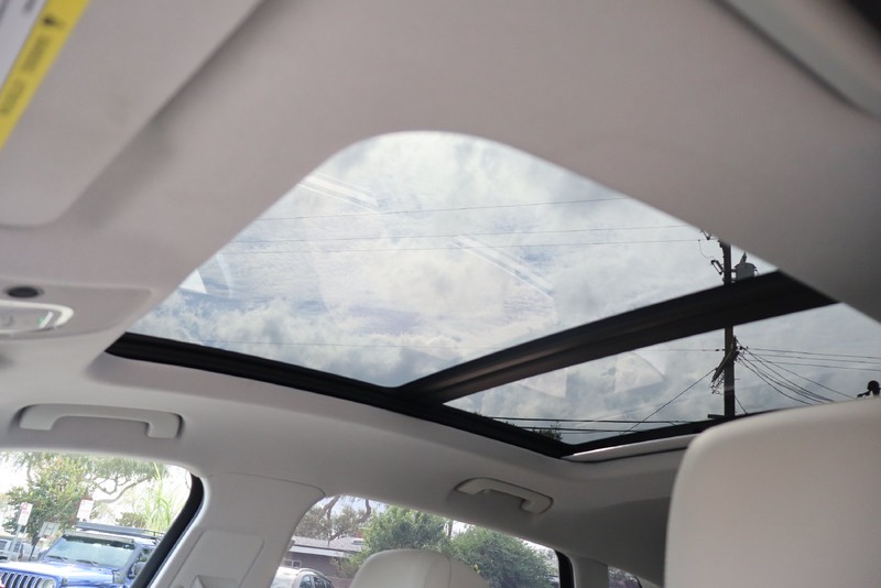 Audi e-tron Vehicle Full-screen Gallery Image 30