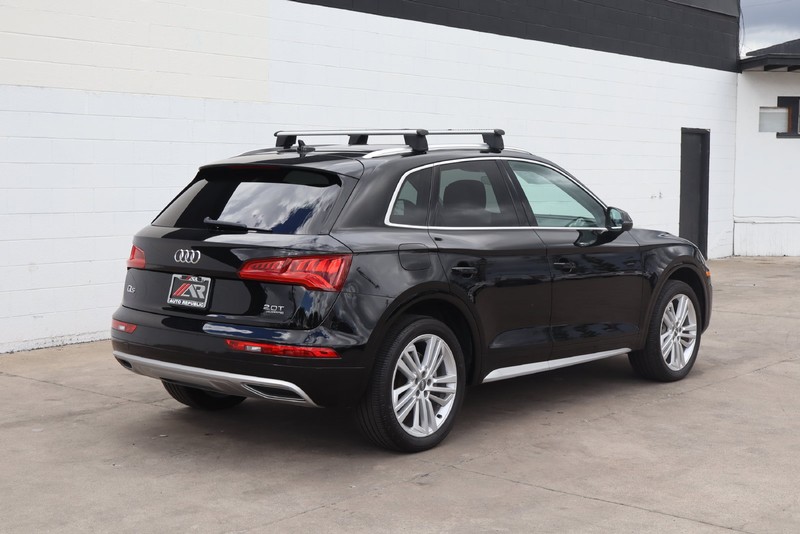 Audi Q5 Vehicle Full-screen Gallery Image 05